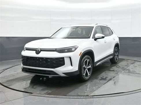 New 2026 Volkswagen Tiguan SE image 3