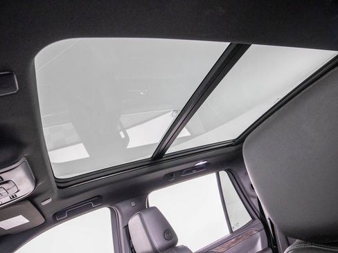 Used 2022 Chevrolet Tahoe Z71 w/ Z71 Off-Road Package image 31