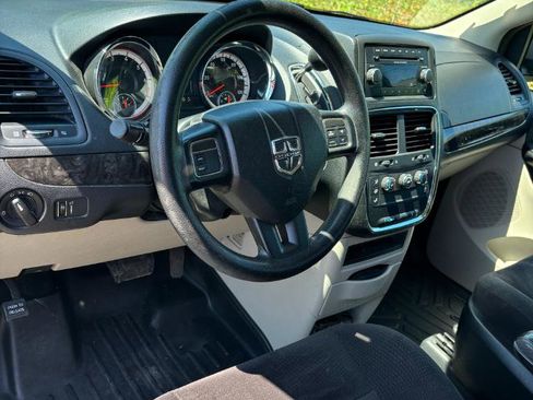Used 2014 Dodge Grand Caravan American Value Package FWD image 16