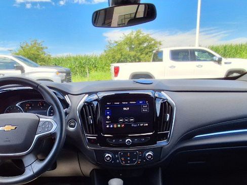Used 2023 Chevrolet Traverse LT FWD image 18