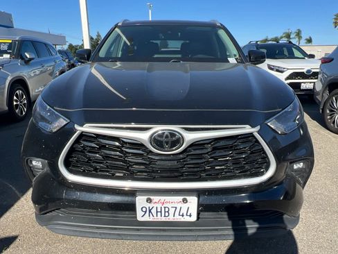 Used 2024 Toyota Highlander XLE AWD/4WD image 2
