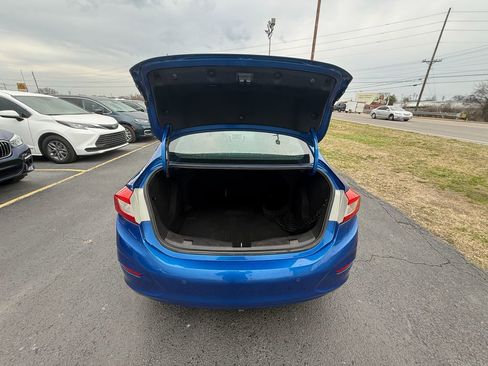 Used 2017 Chevrolet Cruze LT w/ Convenience Package image 5