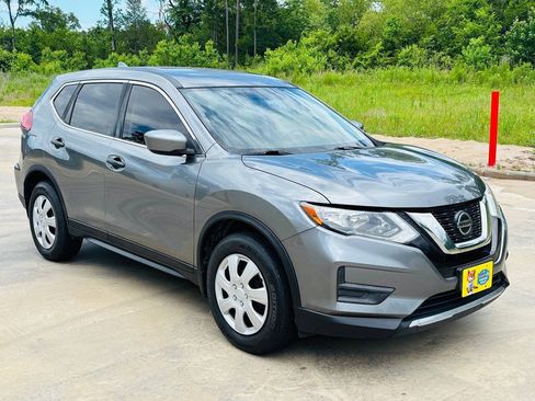 Used 2018 Nissan Rogue S AWD/4WD image 2