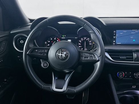 Used 2022 Alfa Romeo Stelvio Ti image 18