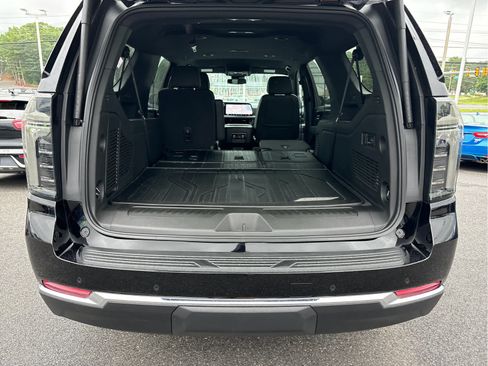 Certified 2026 Chevrolet Suburban LT w/ Comfort Package AWD/4WD image 31