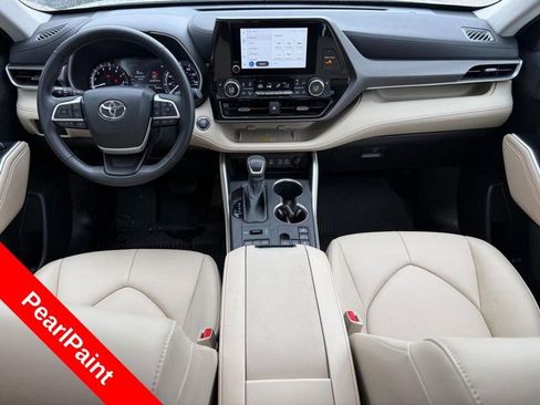 Used 2023 Toyota Highlander XLE image 14
