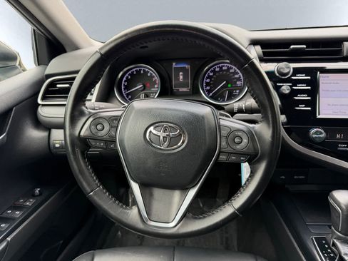 Used 2020 Toyota Camry SE FWD image 17
