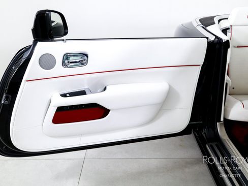 Used 2017 Rolls-Royce Dawn RWD image 23