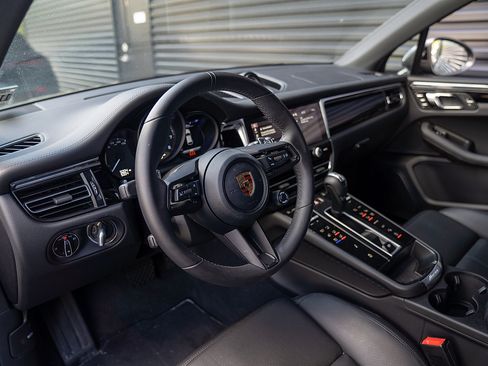 Certified 2026 Porsche Macan Turbo AWD/4WD image 4