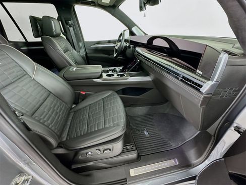 Used 2025 Cadillac Escalade V image 33