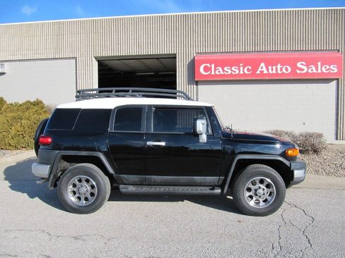 Used 2012 Toyota FJ Cruiser 4WD image 3
