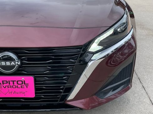 Used 2024 Nissan Altima 2.5 SV FWD image 7