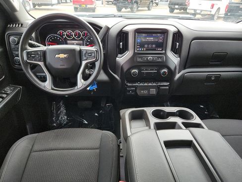 Used 2021 Chevrolet Silverado 2500 Custom w/ Custom Value Package image 11