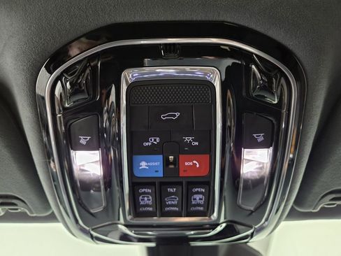 Used 2023 Jeep Grand Wagoneer Series III w/ Rear Seat Video Group 1 AWD/4WD image 21