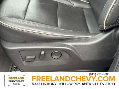 Used 2023 Chevrolet Suburban Premier image 25