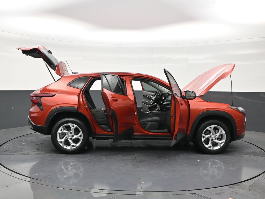 Used 2024 Chevrolet Trax LS w/ LS Convenience Package FWD image 29