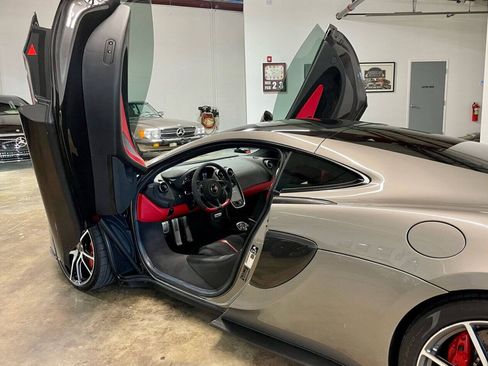 Used 2017 McLaren 570S RWD image 31