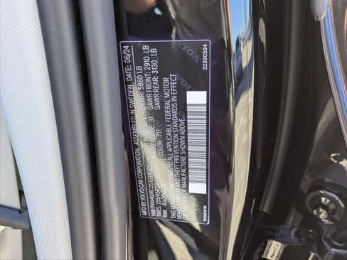 Used 2025 Volvo XC60 T8 Plus w/ Protection Package Premier image 28