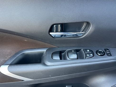 Certified 2021 Nissan Kicks SR w/ Interior Electronics Package FWD image 11
