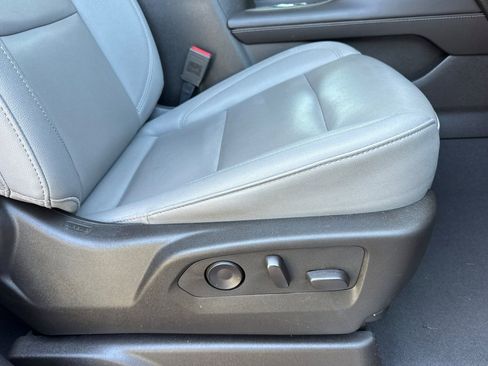 Used 2024 Chevrolet Suburban LT image 25