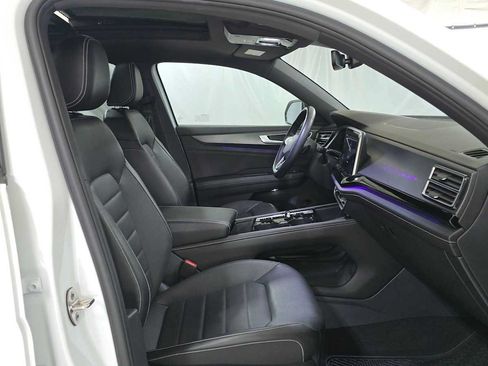 Used 2024 Volkswagen Atlas Cross Sport SEL R-Line AWD/4WD image 10