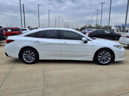 Used 2019 Toyota Avalon XLE image 8