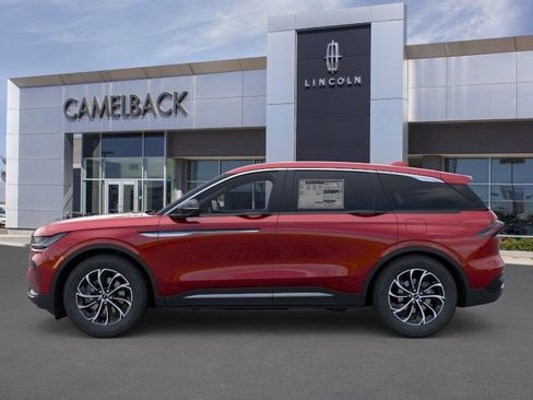 New 2025 Lincoln Nautilus Premier image 3