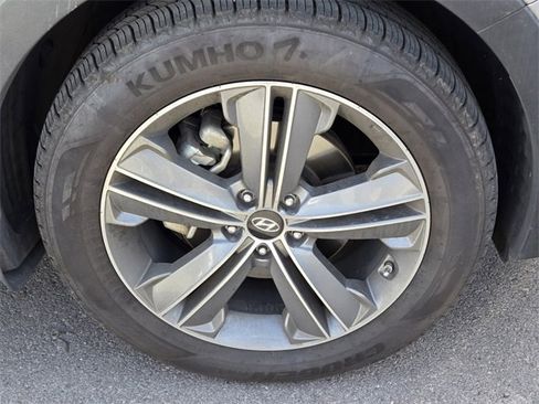 Used 2016 Hyundai Santa Fe SE w/ Option Group 03 image 3