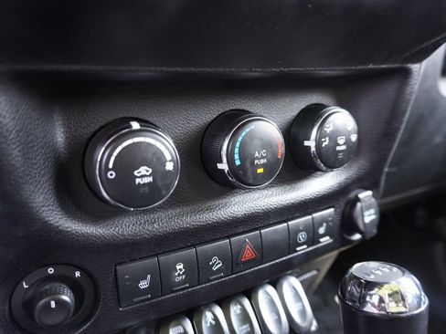 Used 2015 Jeep Wrangler Unlimited Sport AWD/4WD image 17