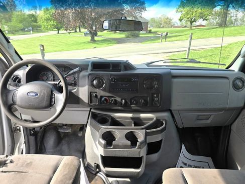 Used 2014 Ford E-250 and Econoline 250 w/ Power Group RWD image 18
