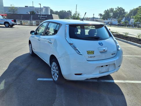 Used 2013 Nissan Leaf S w/ Charger Pkg FWD image 24