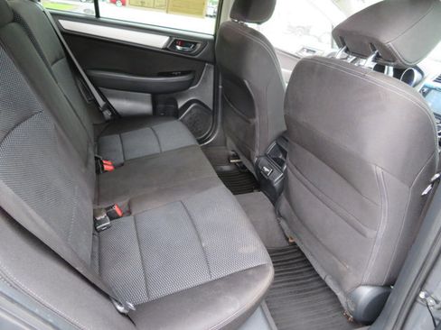 Used 2018 Subaru Outback 2.5i Premium image 19