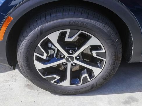 Used 2025 Kia Sportage EX w/ EX Premium Package image 11