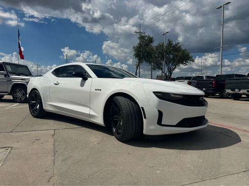Used 2023 Chevrolet Camaro LT RWD image 6