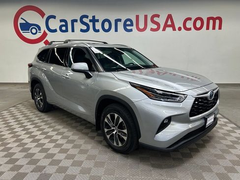 Used 2021 Toyota Highlander XLE FWD image 1
