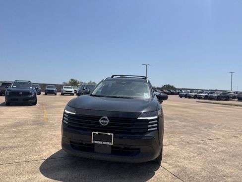 Used 2025 Nissan Kicks SV w/ SV Premium Package FWD image 5