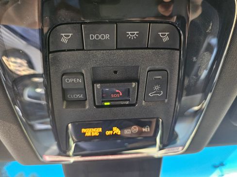 Used 2023 Toyota Venza Nightshade image 20