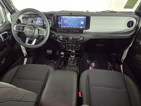 Certified 2025 Jeep Wrangler Sahara image 33