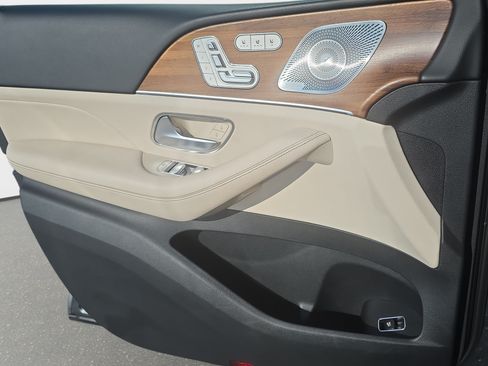 Used 2023 Mercedes-Benz GLS 580 4MATIC image 29