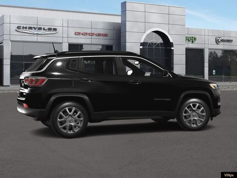 Used 2024 Jeep Compass Latitude w/ Sun and Sound Group AWD/4WD image 15