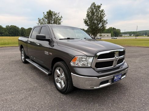 Used 2020 RAM 1500 Classic SLT w/ Luxury Group RWD image 6