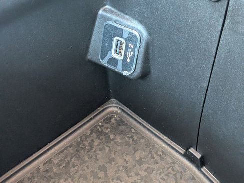 Used 2025 Jeep Wrangler Unlimited Sahara AWD/4WD image 33