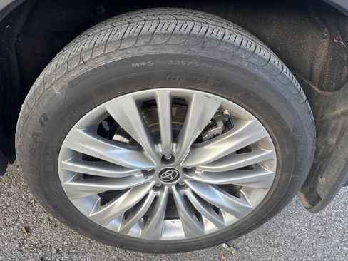 Used 2023 Toyota Highlander Platinum image 10