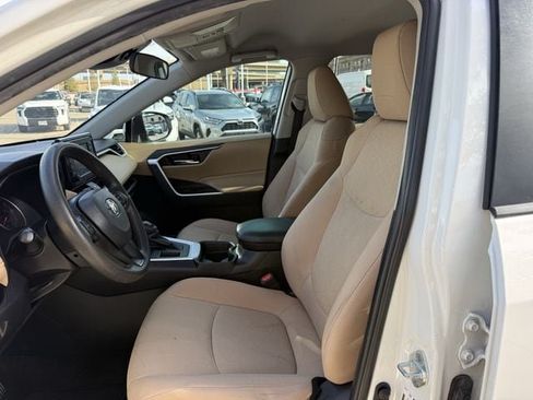 Used 2021 Toyota RAV4 XLE FWD image 25