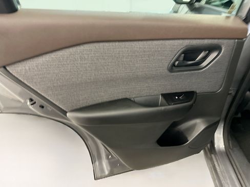 Used 2023 Nissan Rogue S image 26