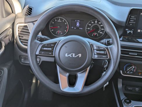 Certified 2023 Kia Seltos LX image 16