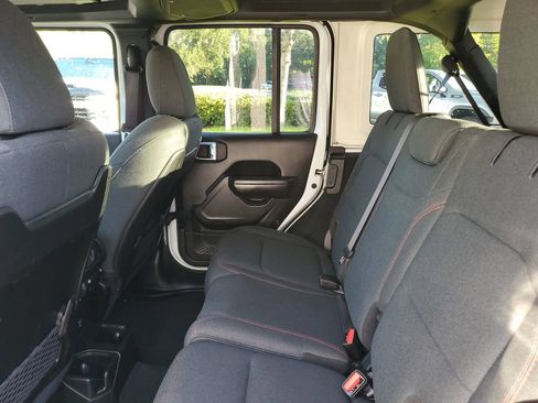 Used 2024 Jeep Wrangler Unlimited Rubicon AWD/4WD image 10