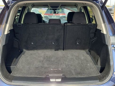 Used 2025 Nissan Rogue SV image 12