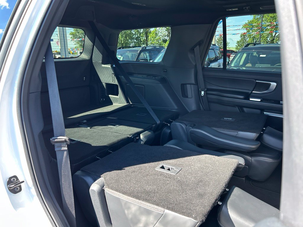 Used 2025 Ford Expedition Platinum w/ Stealth Performance Package AWD/4WD image 50