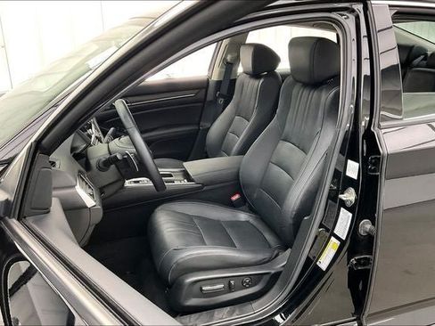 Used 2019 Honda Accord Touring image 8